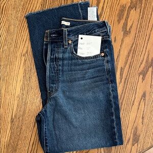 Levi’s ribcage straight ankle size 27